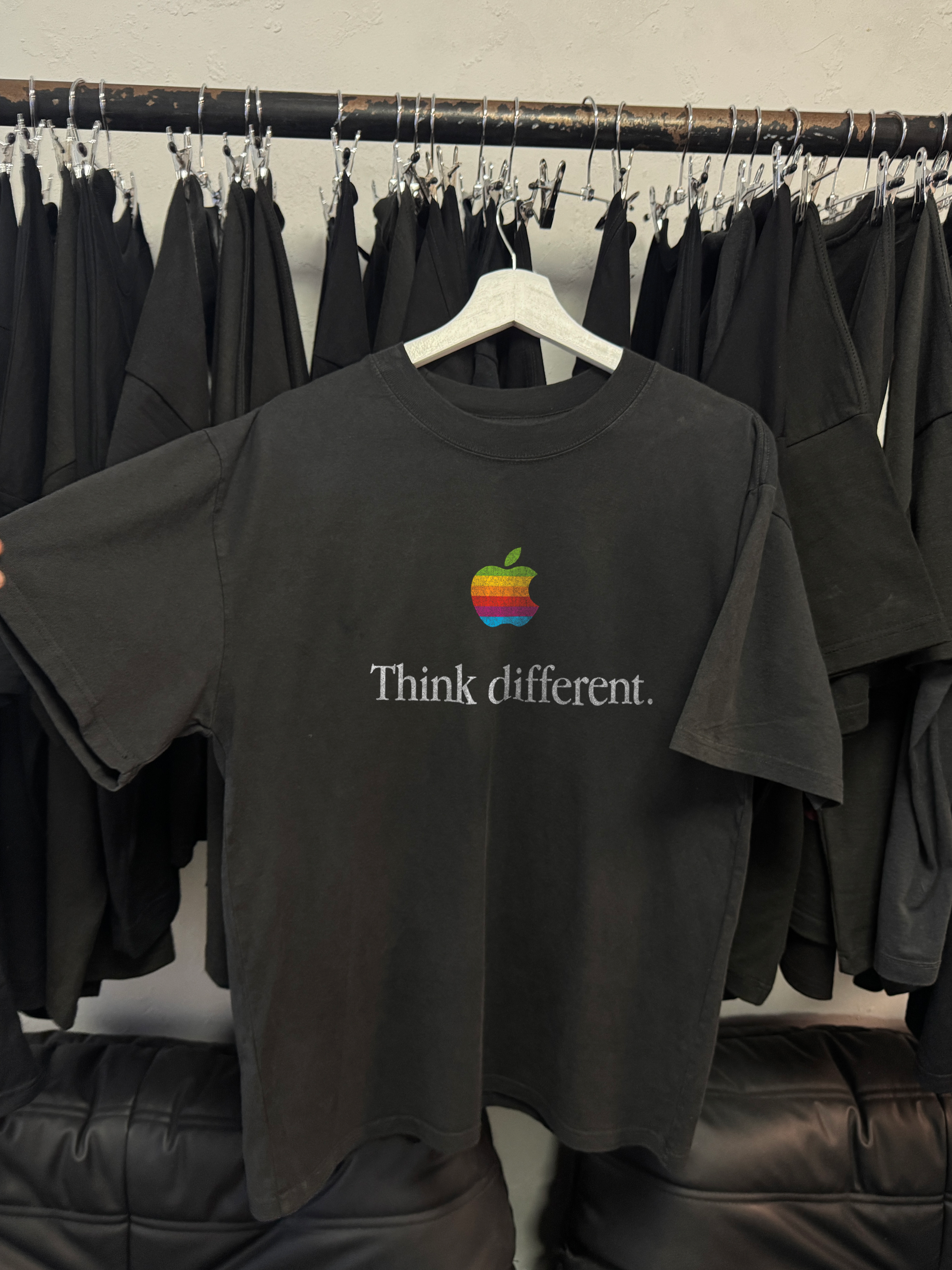 90's Apple think differently vintage black graphic t-shirt